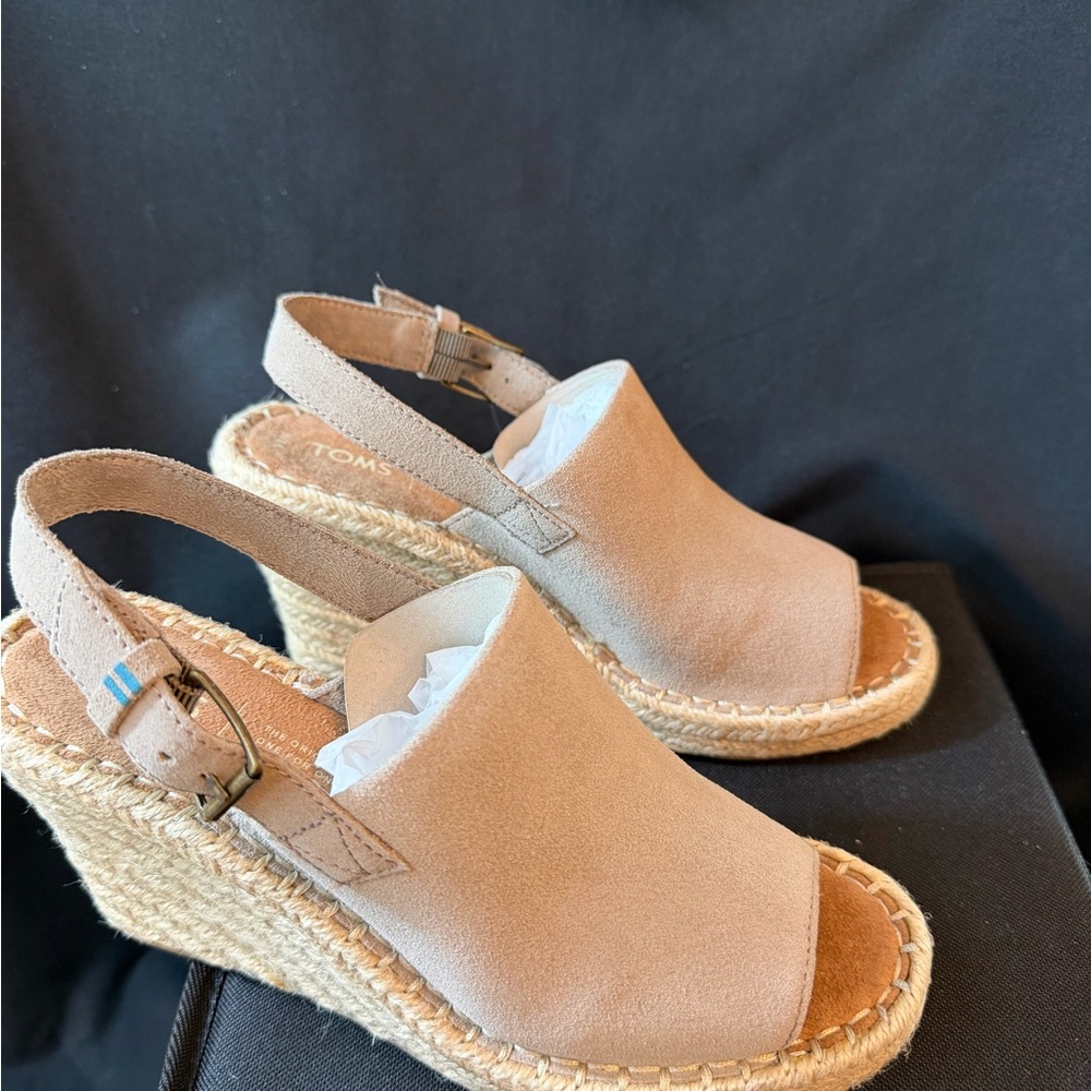 TOMS Monica Desert Taupe Suede. Wedge Sandal. BNIB size 7.5 - Picture 3 of 6